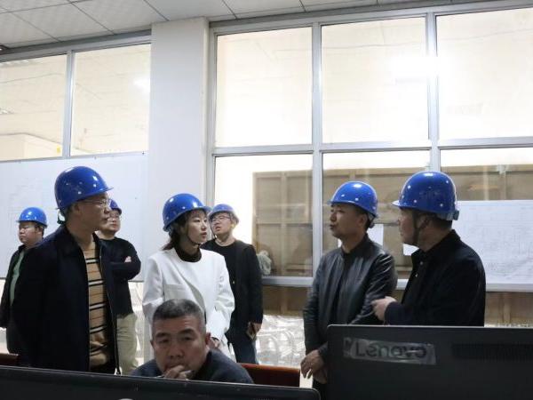 2023年3月7日  市工信局張副局長(zhǎng)，縣工信局卜平蒞臨我公司指導(dǎo)工作